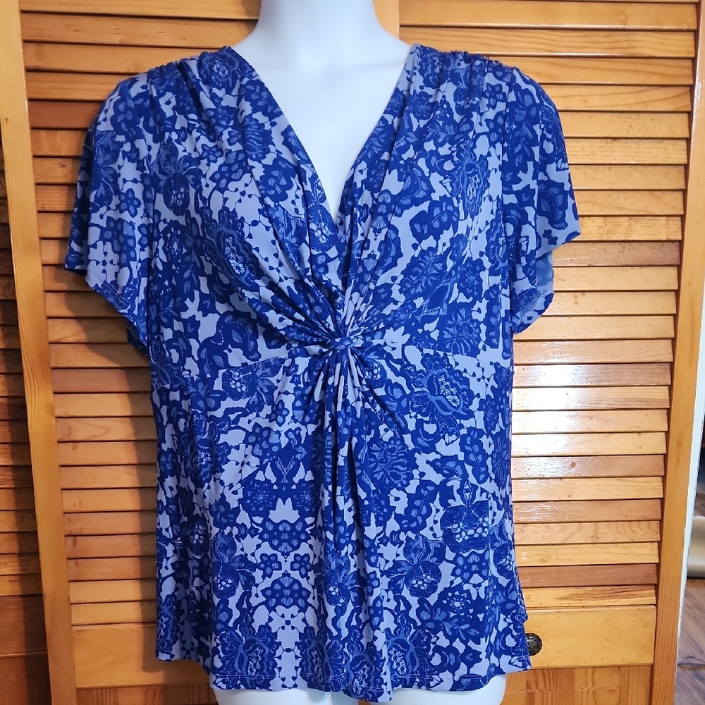 Daisy Fuentes Navy Floral Blouse